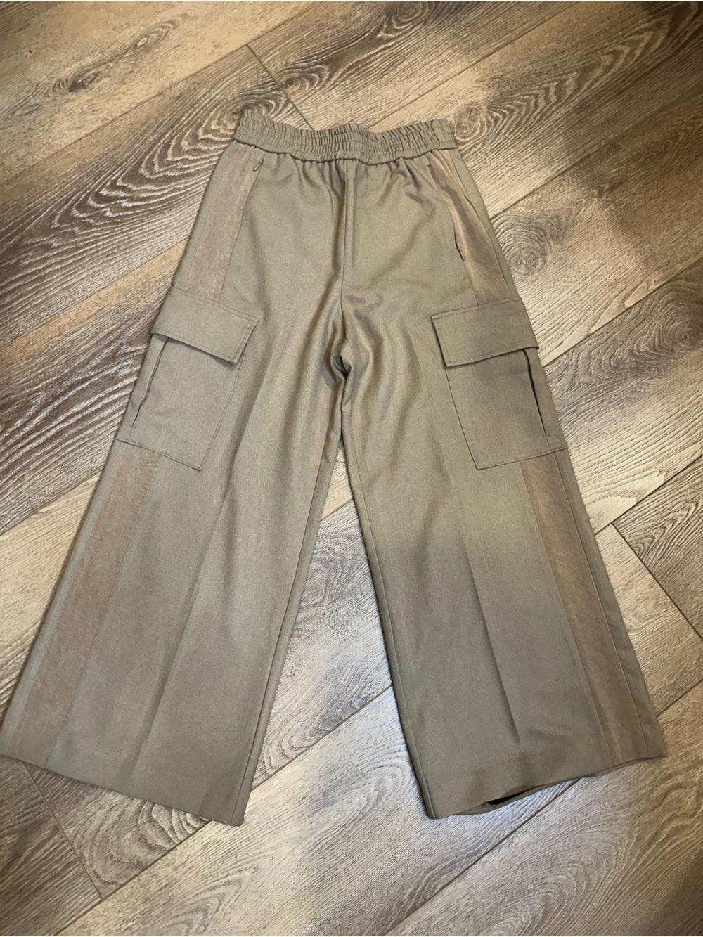 Wide-Leg Cargo Pants in Taupe with Panel Detail szXS dropped hem